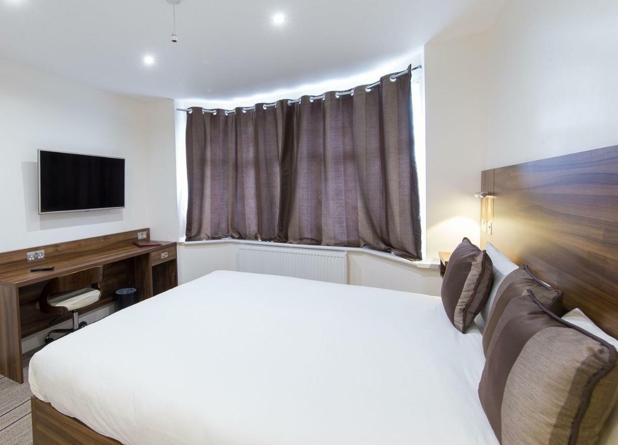 Heathrow-Windsor Guest House Slough Exterior photo