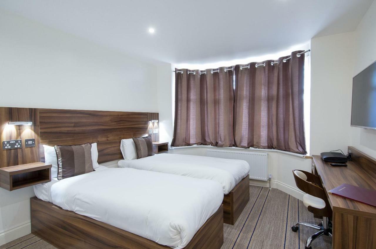 Heathrow-Windsor Guest House Slough Exterior photo